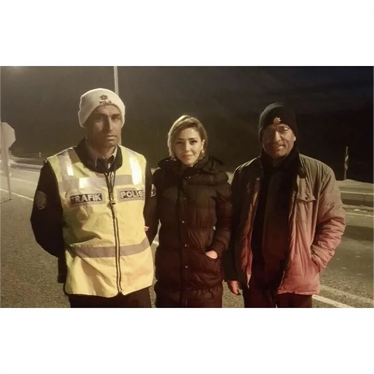 Ünlüler polislerin yanında!