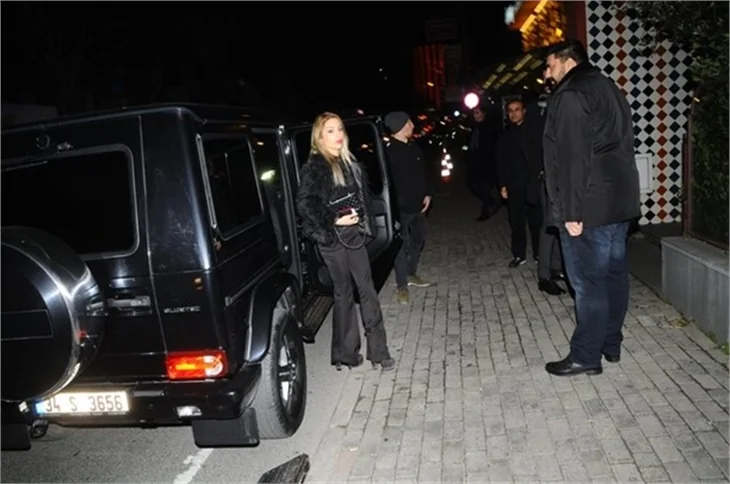 Sibel Can'ın oğlu çapkınlık turunda