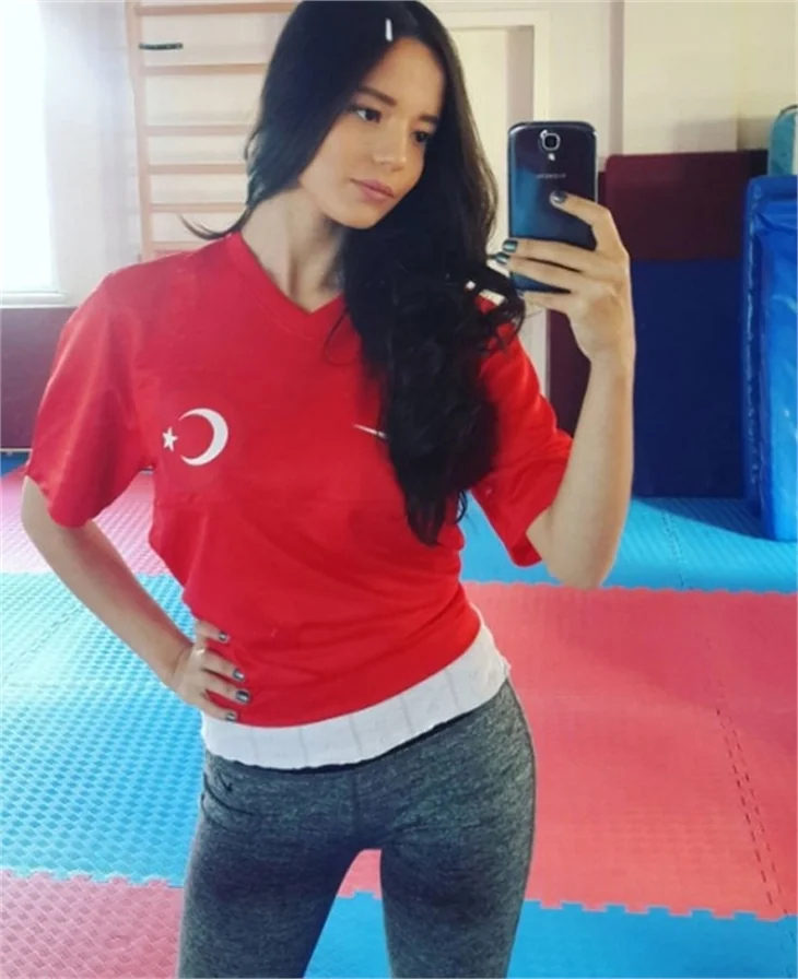 Özcan Deniz’in yeni keşfi: Sena Çakır
