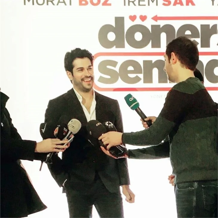 "Dönerse Senindir" filminin galasına ünlü akını