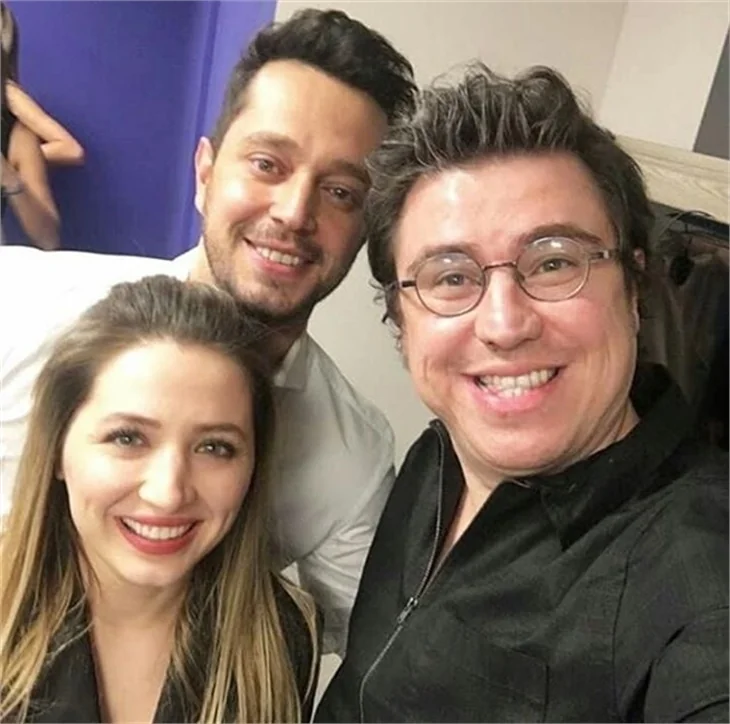 "Dönerse Senindir" filminin galasına ünlü akını
