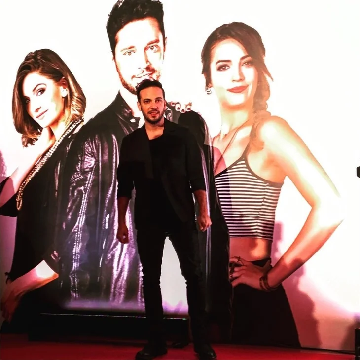 "Dönerse Senindir" filminin galasına ünlü akını