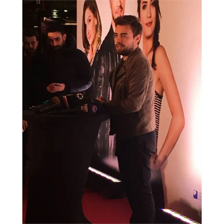 "Dönerse Senindir" filminin galasına ünlü akını