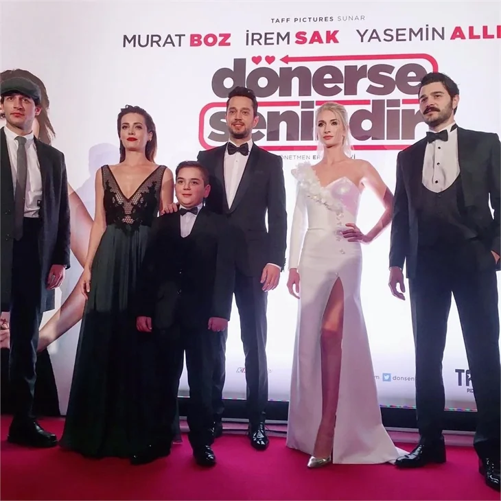 "Dönerse Senindir" filminin galasına ünlü akını