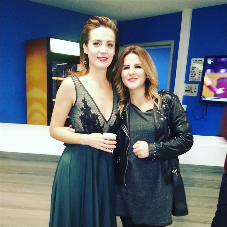 "Dönerse Senindir" filminin galasına ünlü akını