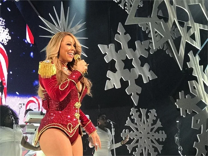 Mariah Carey'in Noel pozuna büyük ilgi