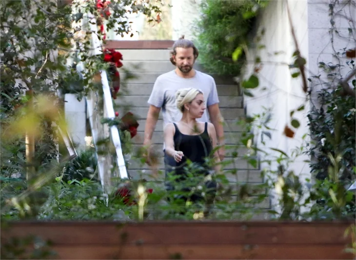 Lady Gaga ve Bradley Cooper'ın kafa karıştıran buluşması