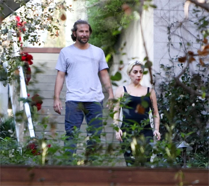 Lady Gaga ve Bradley Cooper'ın kafa karıştıran buluşması