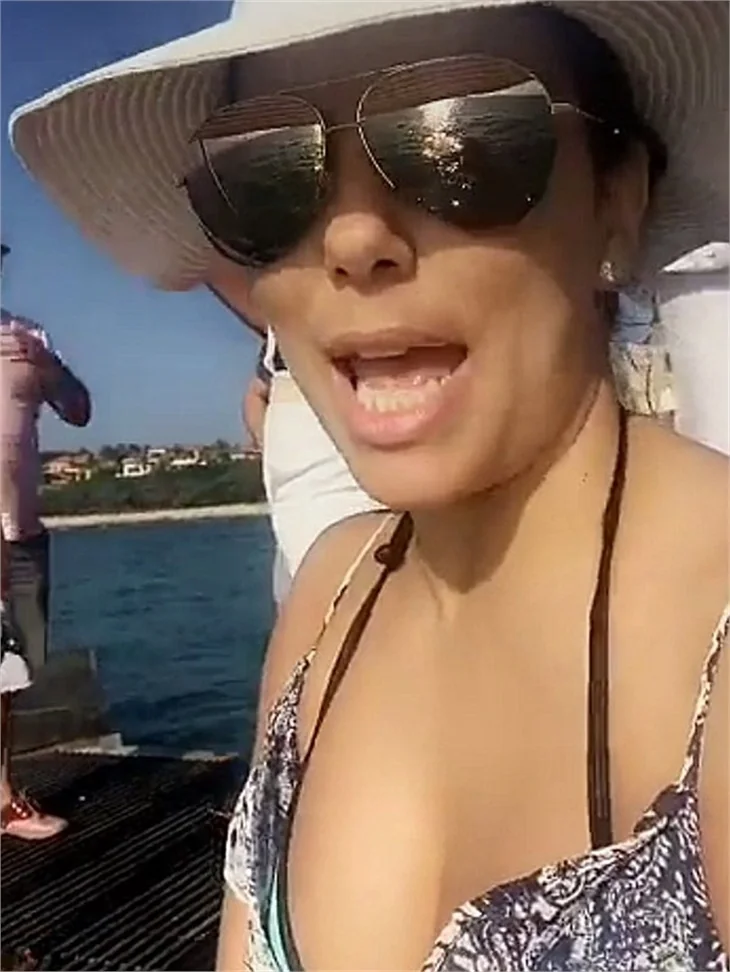 Eva Longoria'dan bikini şov