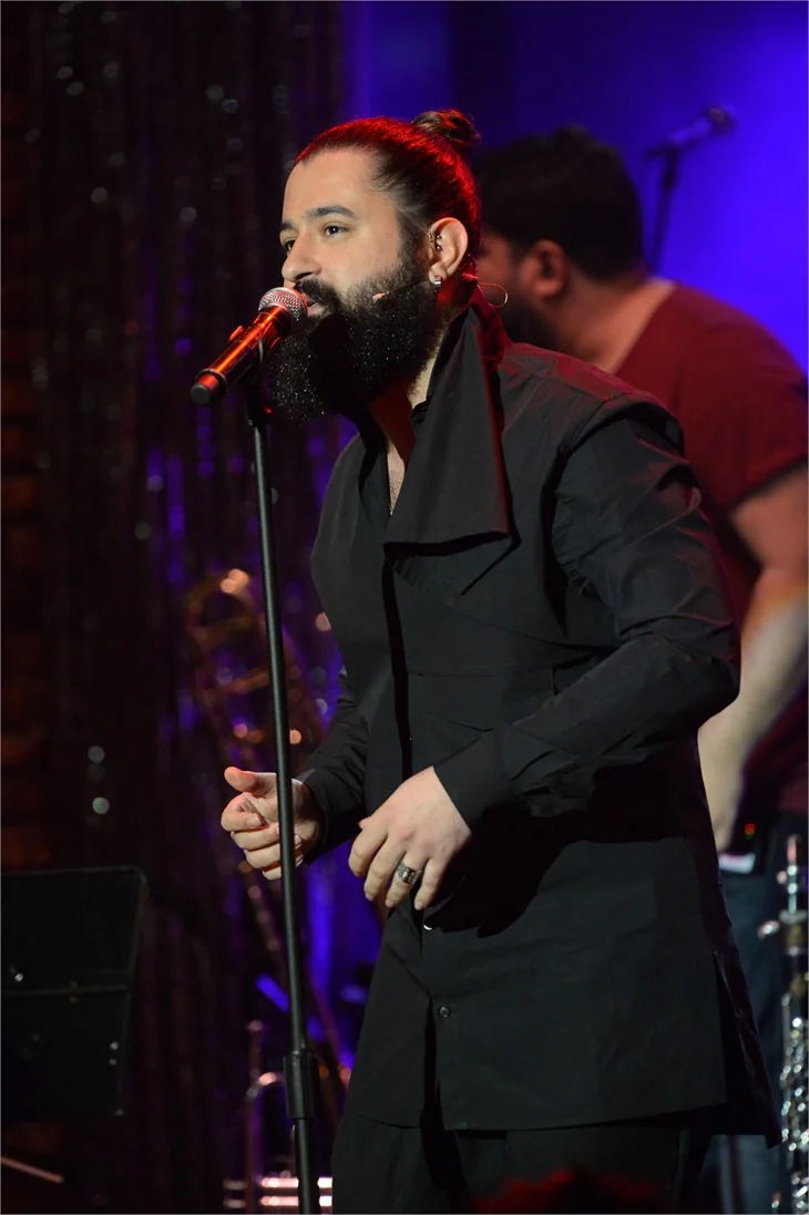 Beyaz Show'da evlenme teklifi!