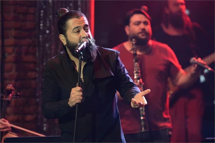 Beyaz Show'da evlenme teklifi!