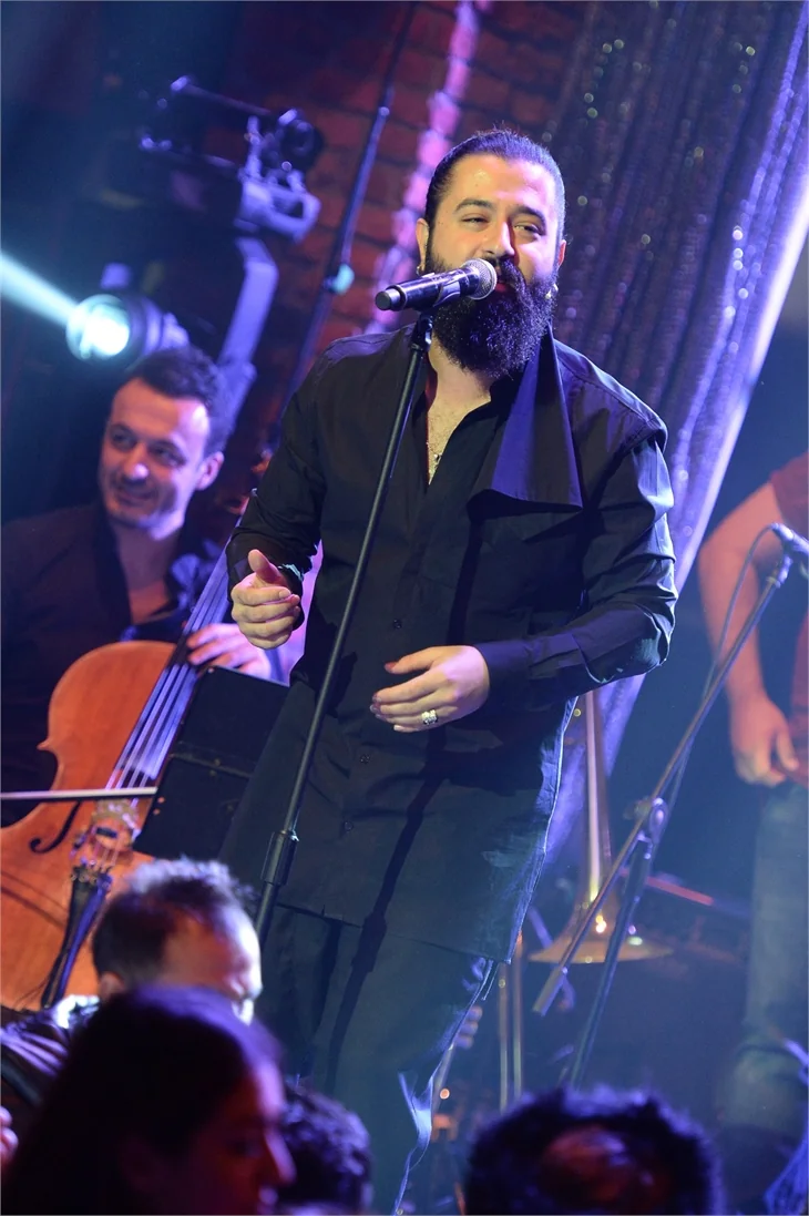 Beyaz Show'da evlenme teklifi!