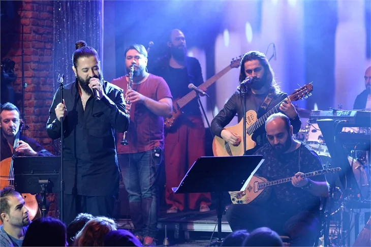 Beyaz Show'da evlenme teklifi!