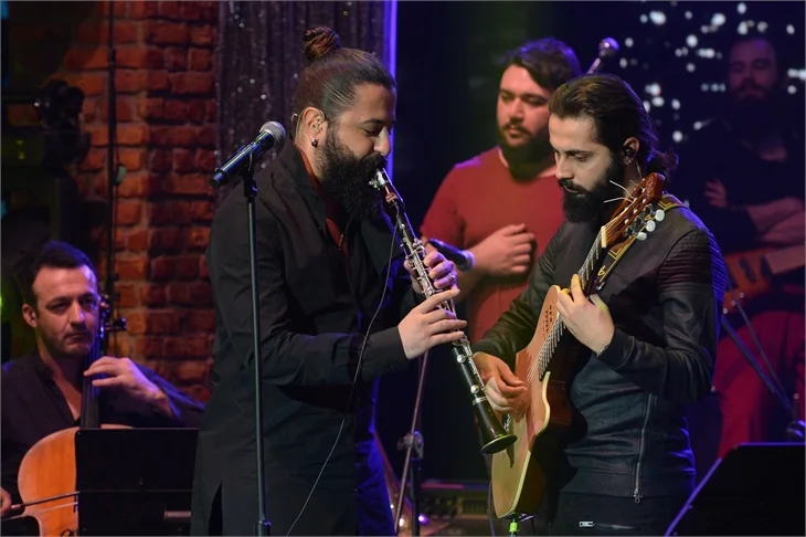 Beyaz Show'da evlenme teklifi!