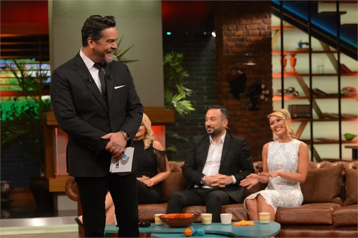 Beyaz Show'da evlenme teklifi!