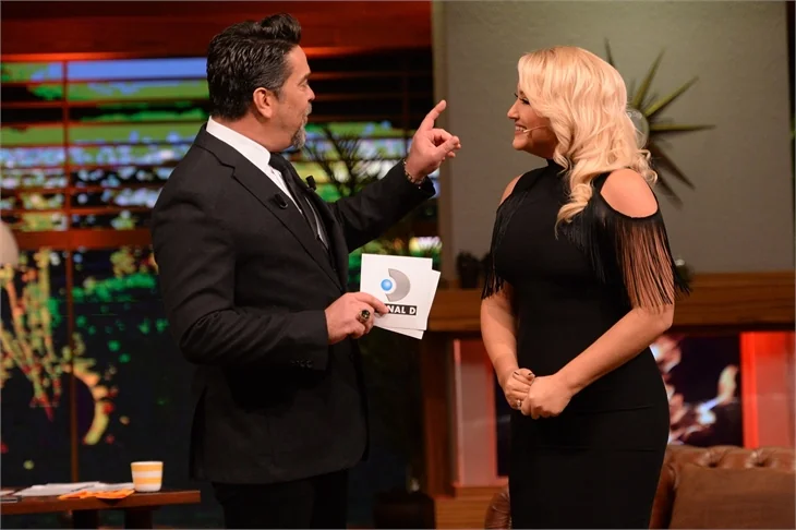 Beyaz Show'da evlenme teklifi!