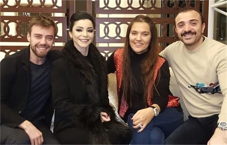 Demet Akalın ve Murat Dalkılıç'tan barış pozu