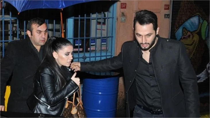 Merve Özbey ve Erdem Kınay saldırı sonrası kısa kesti