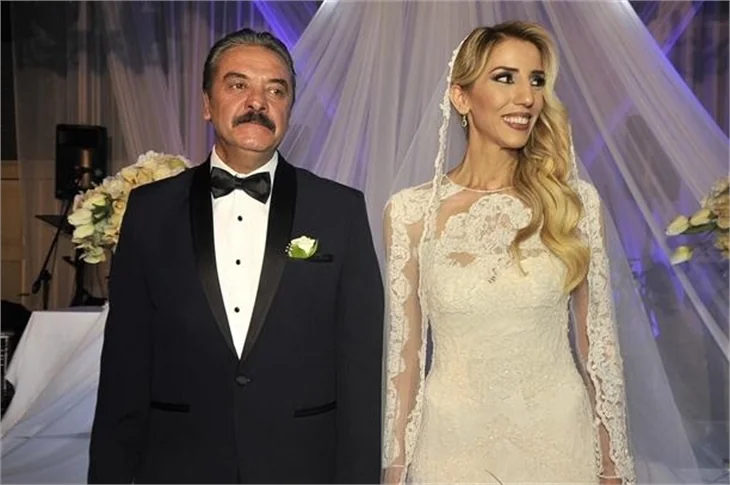 Ünlü çiftten bebek haberi erken geldi