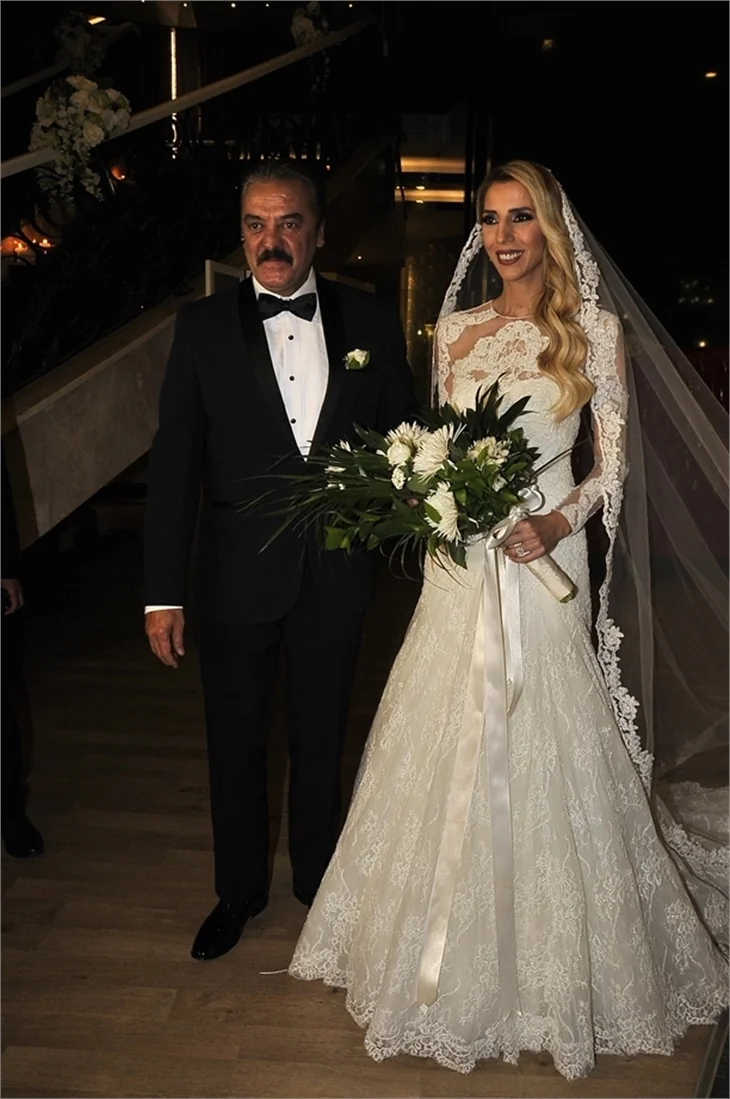 Ünlü çiftten bebek haberi erken geldi