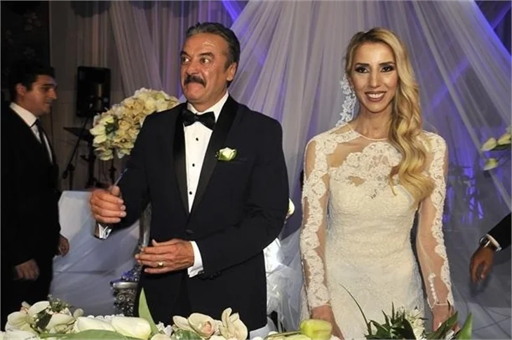 Ünlü çiftten bebek haberi erken geldi