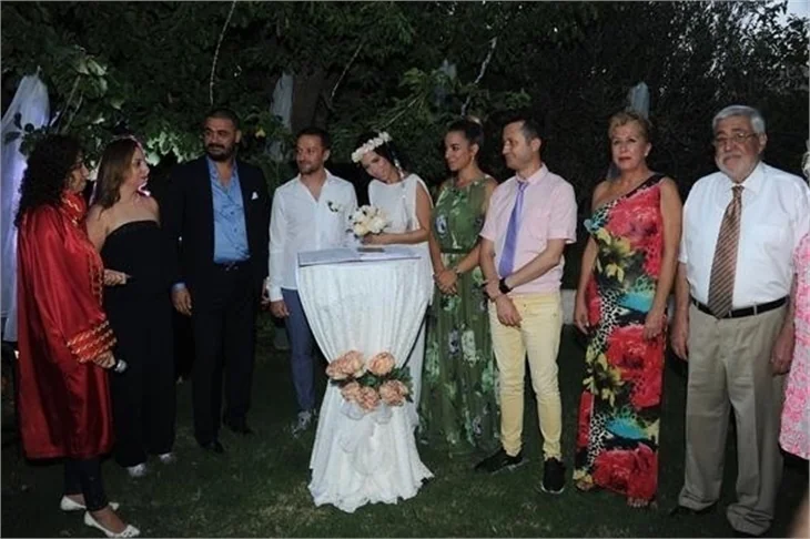 Tuğba Özerk üzerine dövdürdü!