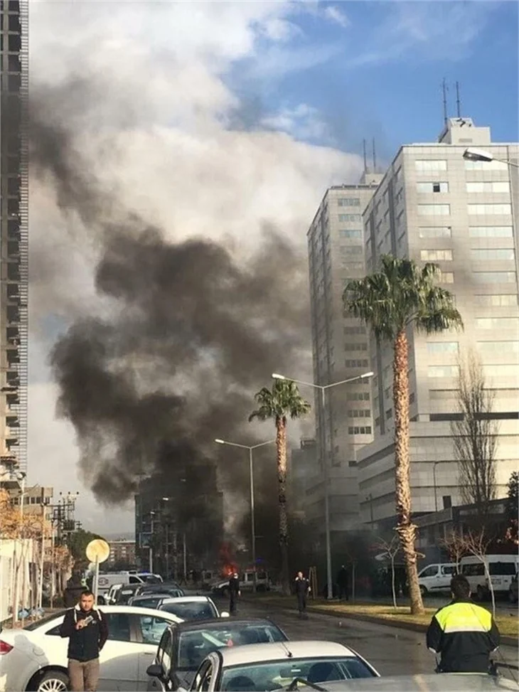 İzmir'deki patlamadan yerinden dehşet veren fotoğraflar