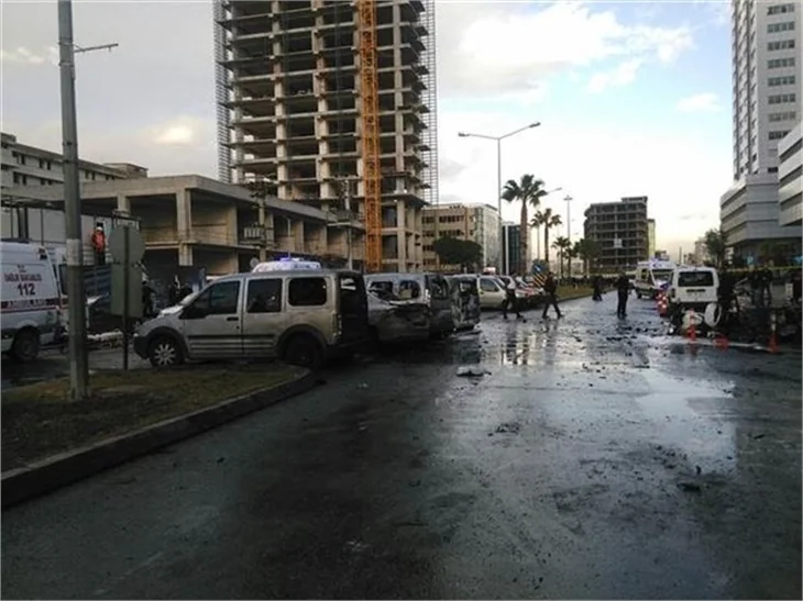 İzmir'deki patlamadan yerinden dehşet veren fotoğraflar