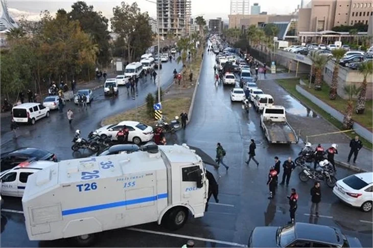 İzmir'deki patlamadan yerinden dehşet veren fotoğraflar