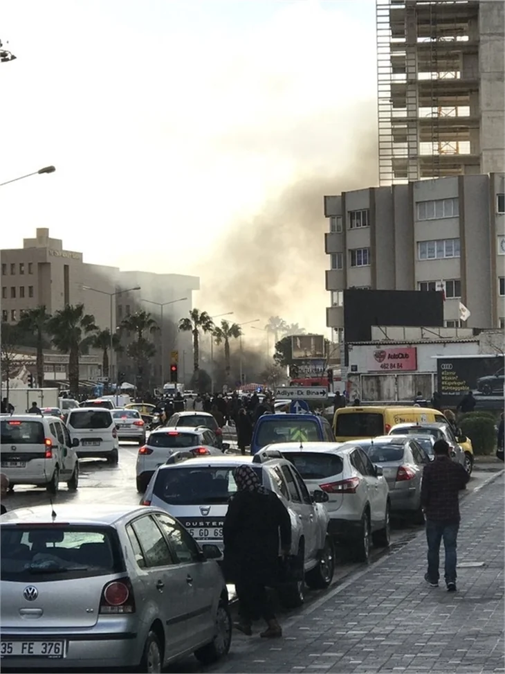 İzmir'deki patlamadan yerinden dehşet veren fotoğraflar