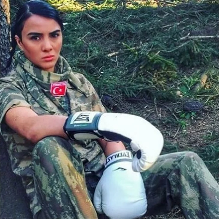 Survivor 2017'nin şampiyon ismi Sabriye Şengül sosyal medyayı sallıyor