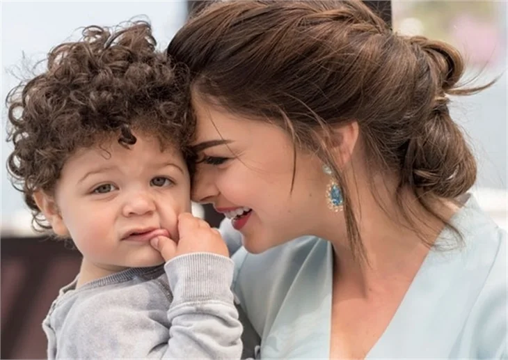 Pelin Karahan'a ikinci çocuk hediyesi