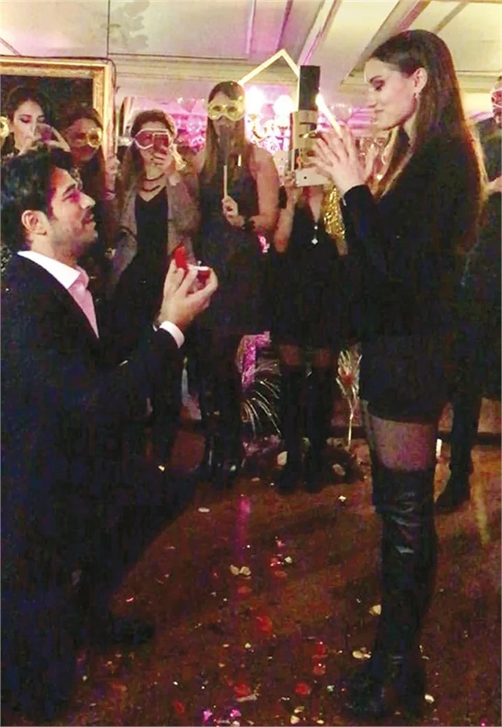 Burak Özçivit ve Fahriye Evcen'e sponsorlu düğün