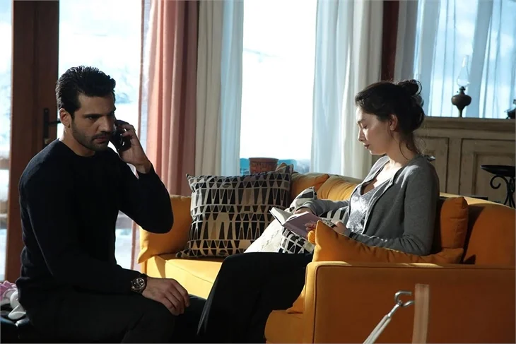 'Kara Sevda'da Nihan tarafını seçmek zorunda!