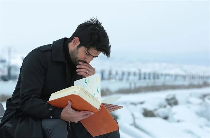 'Kara Sevda'da Nihan tarafını seçmek zorunda!