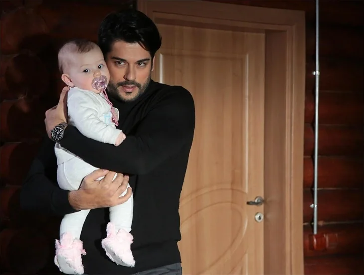 'Kara Sevda'da Nihan tarafını seçmek zorunda!