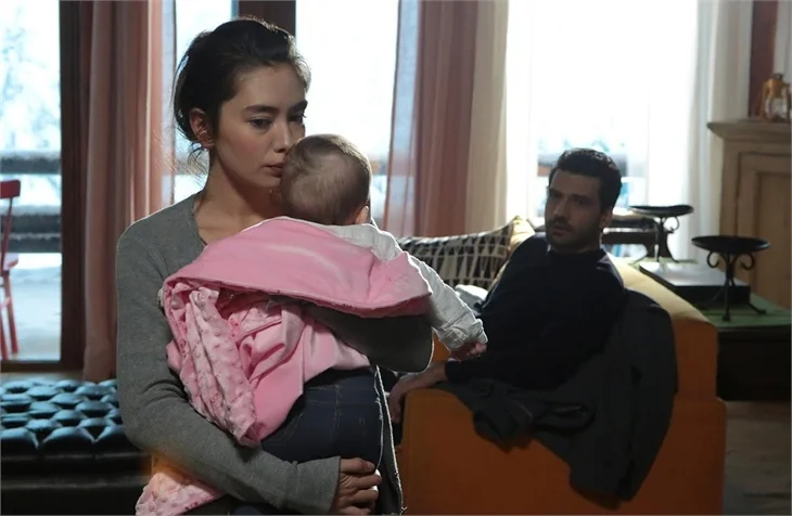'Kara Sevda'da Nihan tarafını seçmek zorunda!