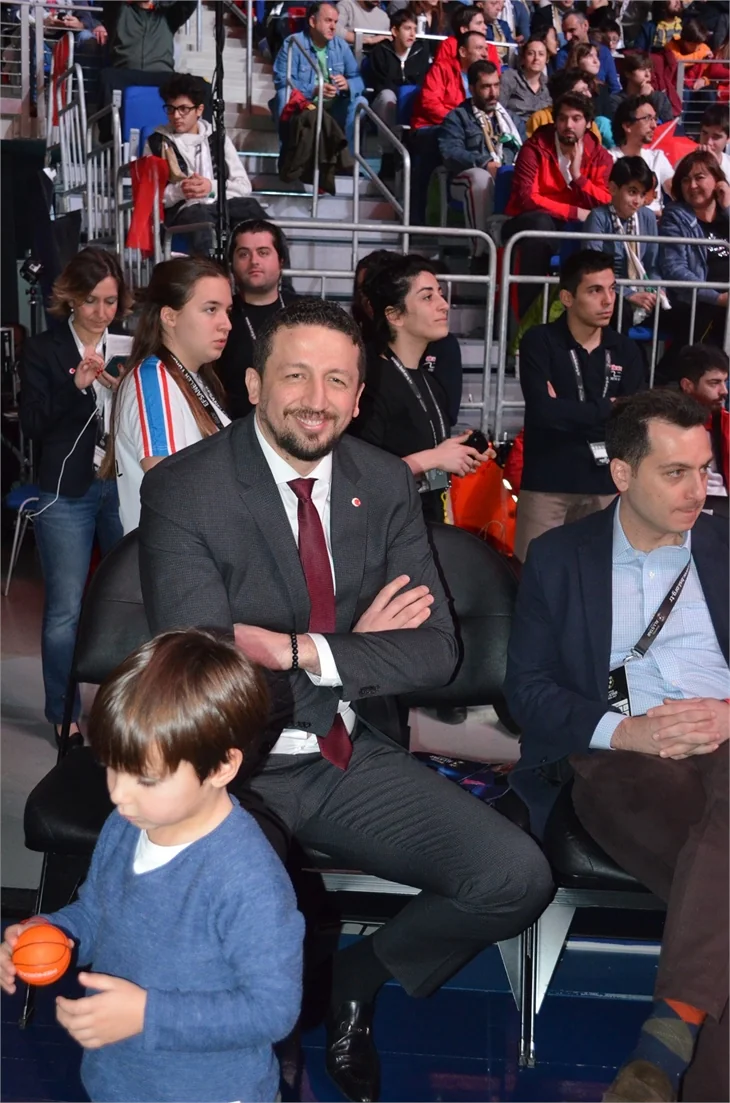 Ünlüler ve sporcular 'Omuz Omuza'