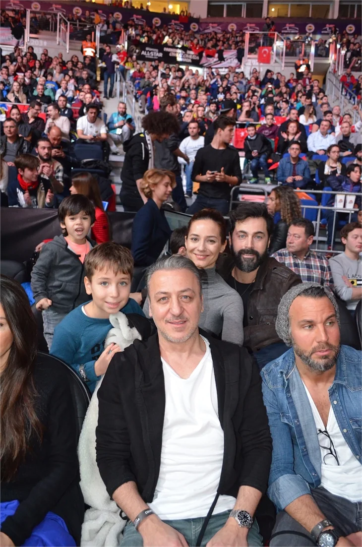 Ünlüler ve sporcular 'Omuz Omuza'
