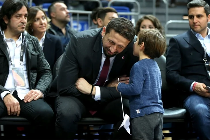 Ünlüler ve sporcular 'Omuz Omuza'