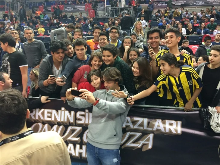 Ünlüler ve sporcular 'Omuz Omuza'