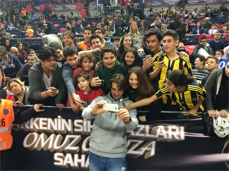Ünlüler ve sporcular 'Omuz Omuza'