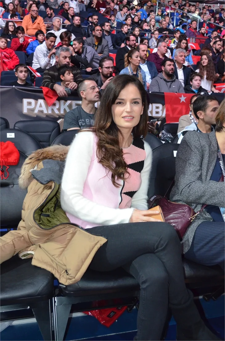 Ünlüler ve sporcular 'Omuz Omuza'