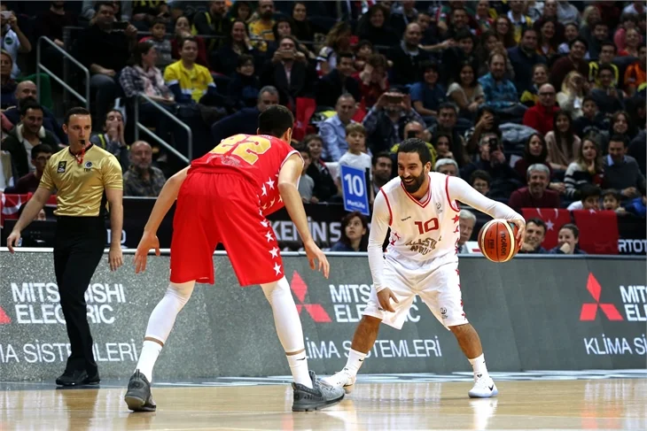 Ünlüler ve sporcular 'Omuz Omuza'
