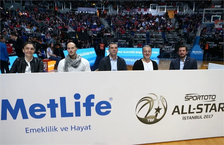 Ünlüler ve sporcular 'Omuz Omuza'