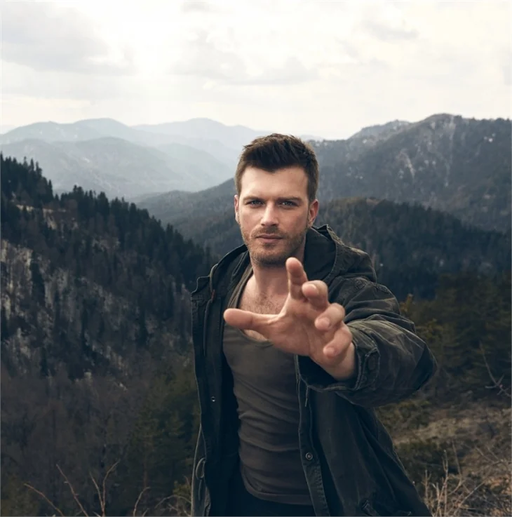 Kıvanç Tatlıtuğ Hollywood yıldızlarını geride bıraktı