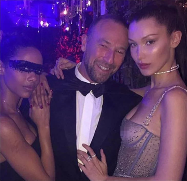 Bella Hadid'in transparanı