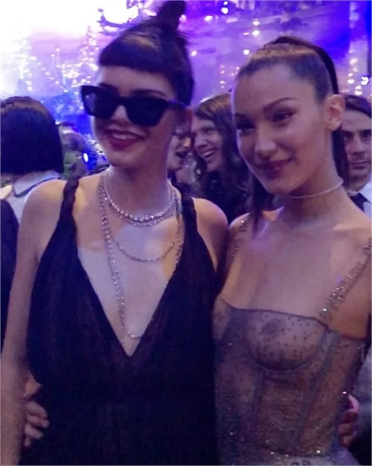 Bella Hadid'in transparanı