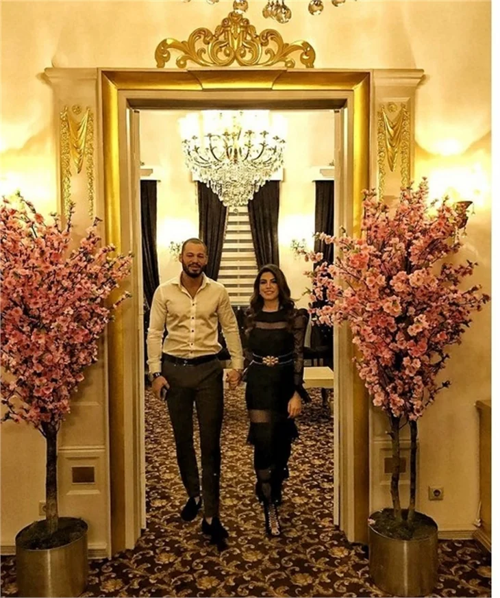 Avatar Atakan ve nişanlısından mutluluk pozları!