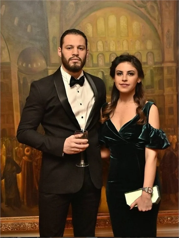 Avatar Atakan ve nişanlısından mutluluk pozları!